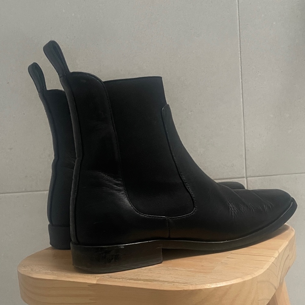 Everlane Black Leather Chelsea Boots